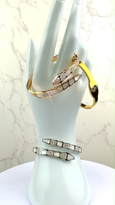 LoveMEpls กำไลข้อมือเพชร สแตนเลสแท้100% เกรดขายบนห้าง รับประกัน1ปี ไม่ลอก ไม่ดำ จัดส่งไวมาก w819