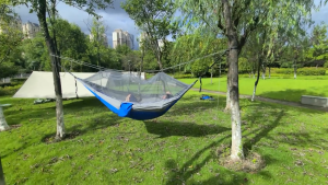 Hammock outdoor anti-rollover camping artifact with mosquito net anti-mosquito swing bearing 300KG