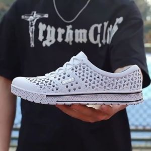 Lilyshoes รองเท้ามีรูสำหรับฤดูร้อนแบบใหม่สำหรับผู้ชายรองเท้าแตะใส่ด้านนอกพื้นหนากันลื่นรองเท้าแตะหัวปิดระบายอากาศแบบอินเทรนด์รองเท้าแตะชายหาด