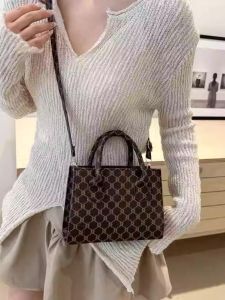 Stylish Versatile 2025 New Handbag Womens Crossbody Shoulder Bag High Quality Texture Fashionable Basket Design Leather Bag