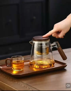 Elegant Japanese-style teapot with 304 stainless steel filter and one-touch water separator. Perfect for green floral & herbal teas.
