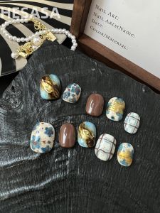 Hand-Painted Watercolor Blue Nail Art Design Wearing Nails False Nails Tips HESASA Vintage Hong Kong Style Blue Porcelain Effect
