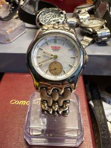 Đồng hồ nam hiệu WILSON QUARTZsize 36mmchạy 25kim(kim rốn)mặt khảm traivỏ kim loại mạ thépdây thép không gỉ xương cá dài 17cm Khóa zinđáy xoáy chống nước 10BARhình thức sản phẩm còn đẹp có vài vết xước nhẹ không đáng kể