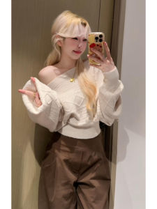 YUEZHONGWEI | Off Shoulder French Style Knitwear White