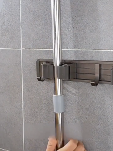 HIASANI Aluminum Mop Holder with Hook Wall Mounted Nail Free Adhesive Pemegang Mop Dinding Tahan Lasak - 强力粘胶扫把挂钩