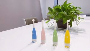 Bàn chải điện tự động đánh răng cho bé giúp bé yêu thích việc đánh răng