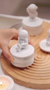Nến thơm Citta phi hành gia hình tượng thạch cao làm từ sáp đậu nành kèm hộp dùng làm quà tặng sinh nhật thư giãn decor phòng ngủ bàn làm việc đạo cụ chụp ảnh