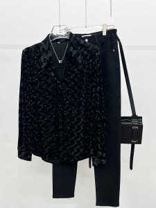 เสื้อเชิ้ตผู้ชายผ้ากำมะหยี่สีแดงวินเทจฤดูใบไม้ร่วง/ฤดูหนาว ทรงหลวม แขนยาว คอปกตั้ง ปักลายดอกไม้ เสื้อเชิ้ตแบบลำลองสำหรับผู้ชาย