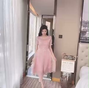 Đầm Dự Tiệc Ren Thêu Kim Sa Bling Bling Nơ Lưng Cực Xinh