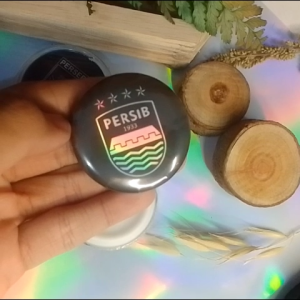 Pin/Bros/Peniti Hologram Aesthetic Klub Bola Persib Persija Arema Persebaya