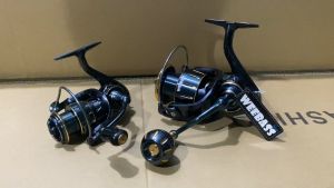 รอกสปิน WEEBASS HUKERLY 6+1BB น็อปกลม แขนเกลียว