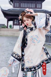 Qing Han แบบดั้งเดิม ผู้หญิง ปักฤดูใบไม้ร่วง แฟชั่น ปกตั้ง เฉียงfull Work Han เสื้อผ้าสไตล์