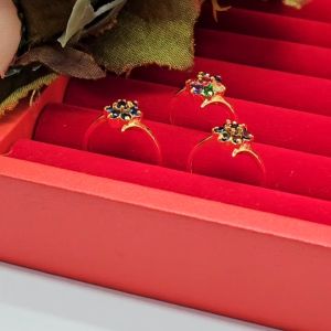 แหวนทองฝังพลอยดอกไม้ ตัวเรือนสีทอง เสริมบารมี ใส่ได้ทุกโอกาส