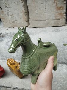 Tượng gốm con ngựa thủ công trang trí phong thủy thờ cúng