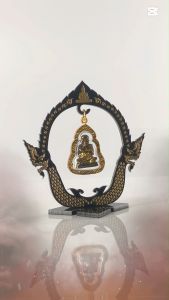 ฐานรองพระอะคริลิค ฐานแขวนพระสวยงาม สีดำขุ่น ลายเศียรพญานาคแบบแขวน จำหน่ายฐานพระและของตกแต่งศาสนสถาน ฮิตมาก สินค้าผลิตในไทย ส่งไว มีบริการเก็บเงินปลายทาง