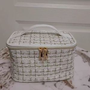 hollyshop เรียบหรู 🎀 กระเป๋าเครื่องสำอาง ลายผ้าทวีต พร้อมส่ง