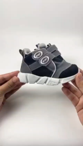 Sneakers Anak Laki Laki Perekat Bahan Halus Sol Empuk Sepatu Perempuan Sport Kasual Kenzie