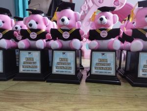 Piala Wisuda Teddy Bear 11-12cm custom tulisan happy graduation