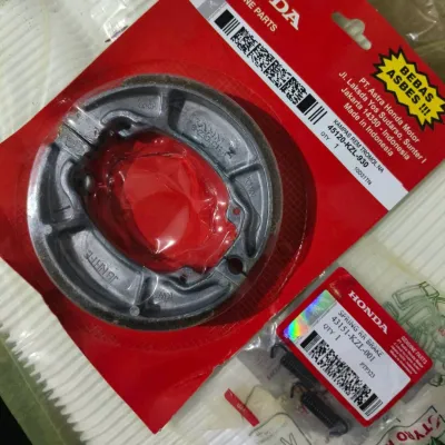 HONDA BRAKE SHOE w) SPRING .. Click 125 v2 v3 v1 Click 150 v1 v2 Click 160 Rear Brake Shoe w/ Spring . Honda Genuine Parts from PT AHM Indonesia. also for BEAT Fi / Carb Zoomerx