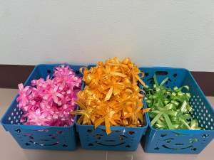 ริบบิ้นโบว์ โบว์ติดของขวัญสำเร็จ ราคา1บาท ติดห่อของขวัญ🎀แพ็คละ10ชิ้น