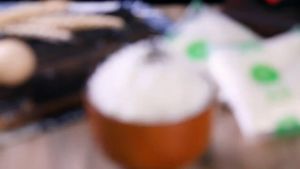 Brewed rice dormitory fast food from steaming convenient fast food lazy from self-heating rice boiled rice outdoor travel