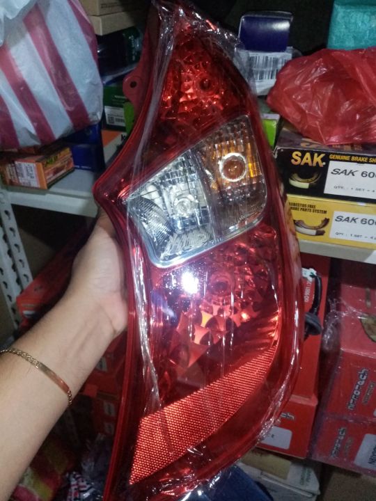 TAIL LIGHT RIGHT SIDE (RH) GENUINE ORIGINAL WITH BULB