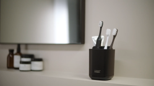 Joseph Joseph EasyStore™ Matt Toothbrush Holder Black Medium JJ0232 / Large JJ0233