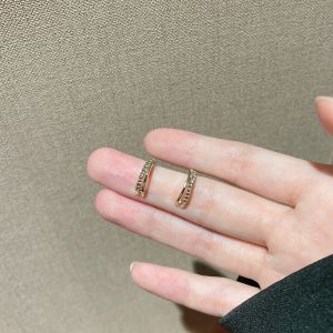 ต่างหูรูปหัวใจขนาดเล็กหรูหราสำหรับผู้หญิง ต่างหูแบบเรียบง่าย หรูหรา ดีไซน์เก๋ไก๋ ต่างหูแบบลำลอง ต่างหูแบบลำลอง