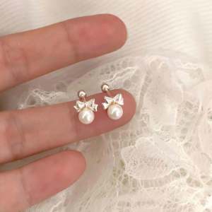 Elegant Small Butterfly Knot Pearl Stud Earrings Womens S925 Pure Silver Fashion Jewelry Luxury Sensation Ear Jewelry