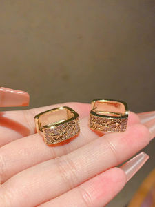 Elegant Korean-style Small Embedded Rhinestone Letter Ear Studs for Women Simple Fashion Versatile High-end Feeling Design