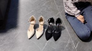 ส่งด่วนจาก กทม. รองเท้า ส้นสูง ไซส์ 35-42 มี 2 สี หัวแหลม แต่งหัวเข็มขัด ไตล์ฝรั่งเศสส้นสูง 3.2 นิ้วสวยไม่เหมือนใคร สามารถใช้สําหรับผู้หญิ