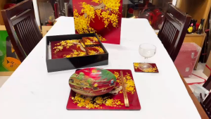 Bộ Lót Bàn Ăn 8 Người Sơn Mài Thanh Bình Lê size 31x31x8 cm– Sang Trọng & Đậm Đà Văn Hóa Việt