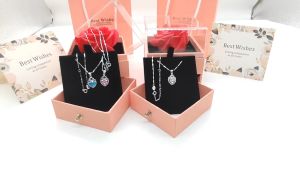 YARUIKE Kalung Cewek Kalung Berlian Mahkota Perak Set Mawar yang Diawetkan Hadiah Buatan Tangan Hadiah Ulang Tahun Hari Ibu Hadiah Hari Natal Hadiah Hari Valentine Hadiah Ulang Tahun yang Sempurna untuk Gadis Dewasa