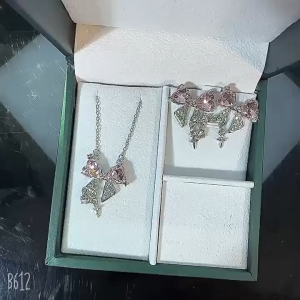 Women Fashion Rhinestone Bowknot Pendent Necklace Pink Zircon Clavicle Chain Jewelry for Girlfriend