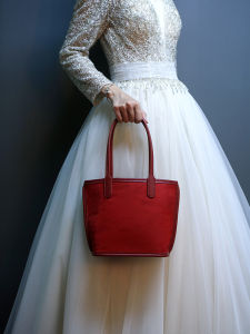 กระเป๋าตุ๊กตาคู่รักสีแดงสำหรับเจ้าสาว กระเป๋าตุ๊กตาคู่รักทรงโตท์สำหรับใช้ในชีวิตประจำวัน กระเป๋าสะพายไหล่แบบผ้าฝ้ายโพลีเอสเตอร์