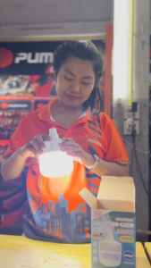 หลอดไฟแคมป์ปิ้งโซล่าเซลล์ 300W (สว่างมาก)