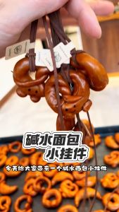 Dây chuyền vòng tay hanmade chủ đề bánh mỳ mới nhất 2025