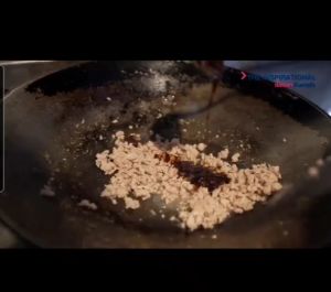 หมีปรุง ซอสผัดกะเพรา พริกแห้งโบราณ ใครทำก็อร่อย (1 ชุด มี 5 ถุง ) 1 ถุง ปริมาณ 1000 กิโลกรัม