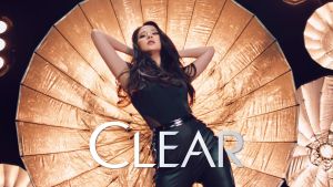CLEAR Shampoo Anti Ketombe & Rambut Rontok diperkaya dengan Ginseng 10x rambut lebih kuat lawan rontok++ dan 10x super vitamin+ untuk menutrisi rambut - 160mL