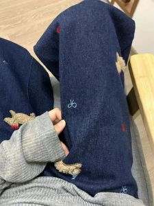 กางเกงยีนส์ทรงหลวมเอวสูงสไตล์อเมริกันสีฟอก ปักลายสุนัข ทรงหลวม ทรงขากว้าง กางเกงขายาวทรงหลวมสำหรับใส่ไปทำงาน