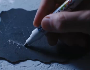 ปากกาเขียนกระจก ชุด 4 ด้าม (สีส้ม ดำ เหลือง ม่วง) - ปากกาเรืองแสง, ใช้เขียนกระดานกระจกหรือพื้นผิวกระจก, ลบออกง่าย, ไม่ทำลายผิวกระจก, กลิ่นไม่ฉุน