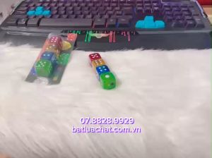 bật lửa_ gas lộ thiên hình xí ngầu 4 viên có đèn nhấp nháy dạng đứng