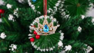 Gold Crown Christmas Ornaments: Perfect Gifts for Women & Girls