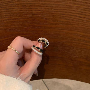 Black Velvet Shiny Diamond Ear Studs Womens Stylish Pearl Special Interest Earrings Circle Retro Temperament Hong Kong Style New Earrings