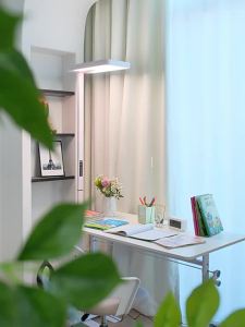 HUIPU | Full Spectrum Floor Lamp for Education Eye-protection