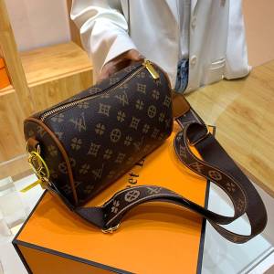 Vintage Floral Soft Leather Shoulder Bag Womens 2022 New Style Large Capacity Pillow Shaped Handbag Casual Fashion