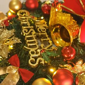 Christmas Wreath & Artificial Pine Garland: Home Christmas Tree & Door Decor