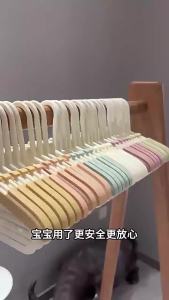 Adjustable Childrens Clothes Hanger