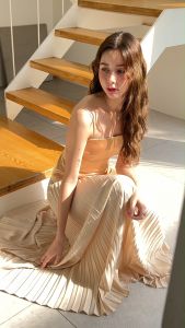 Grazy SG003 ชุดเซตเสื้อสายเดียวซาตินกระโปรงพลีทสุดหรู