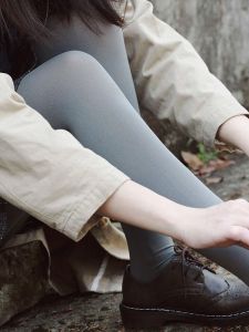 Medium Thick 80D Velvet Matte Pantyhose: A Stylish Solution for Women's Spring & Fall Legwear